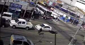 Diario HOY | Hombre de 73 años muere arrollado por un bus en zona del Mercado 4