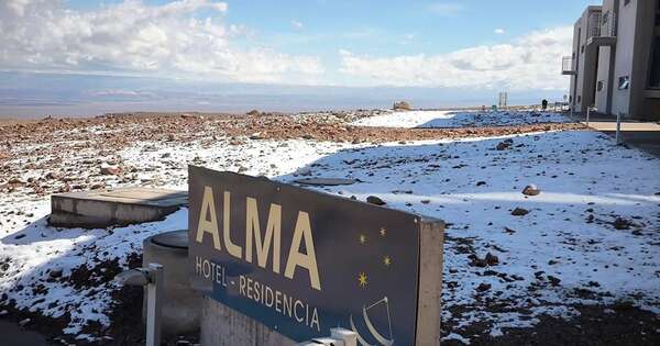 La Nación / Mientras que en el hemisferio norte se desata el infierno, en el sur cae nieve en el desierto