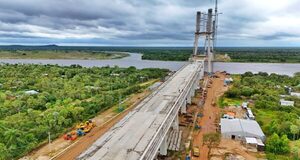El Puente de la Bioceánica sobre el río Paraguay cerrará junio con un 79 % de avance
