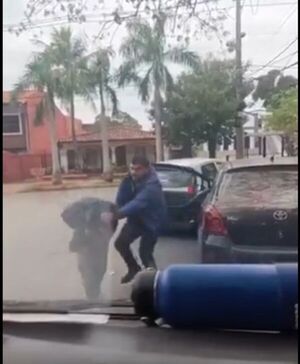 (VIDEO)Conductores se agarraron a golpes en plena calle de San Lorenzo