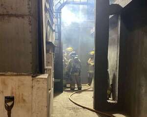 Tomás Romero Pereira: controlan incendio en silo de la Cooperativa Colonias Unidas - Policiales - ABC Color