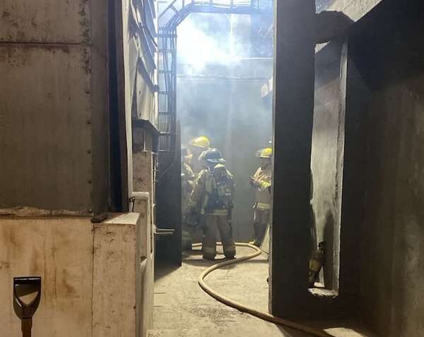 Tomás Romero Pereira: controlan incendio en silo de la Cooperativa Colonias Unidas - Policiales - ABC Color