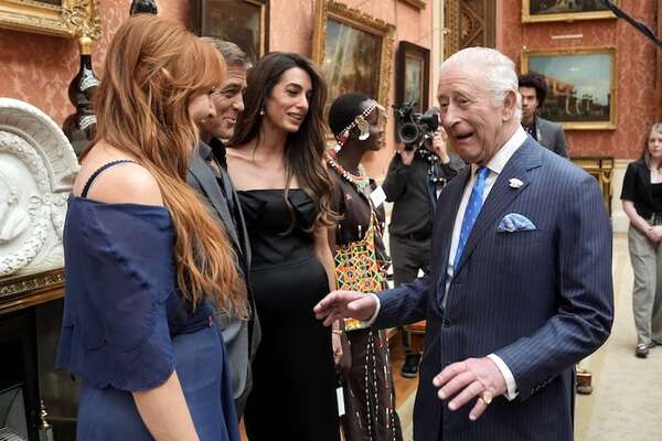 George Clooney y su esposa Amal, invitados del rey Carlos III en Buckingham - Gente - ABC Color