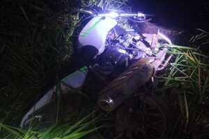 Tras persecución, ladrones abandonan motocicleta robada