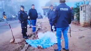 Delivery fue encontrado muerto en la calle, con el casco en el brazo