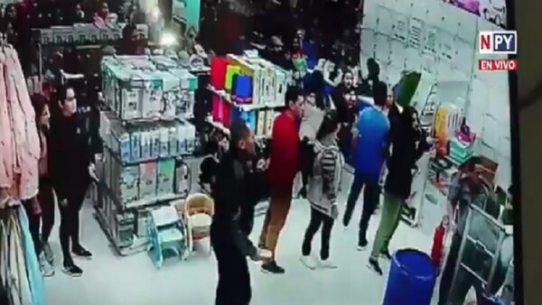 Una mujer fue víctima de brutal agresión en un comercio de Trinidad