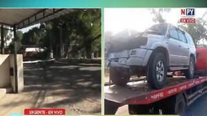 Bella Vista: Perdió el control de su camioneta y dejó sin luz el barrio