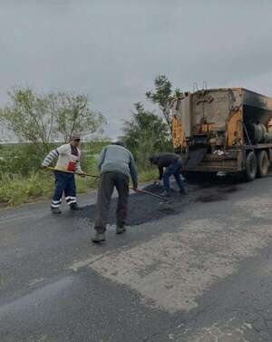 Tras años de abandono y múltiples denuncias, finalmente reparan la ruta de Juan de Mena - Nacionales - ABC Color