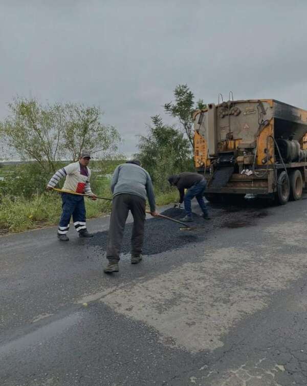 Tras años de abandono y múltiples denuncias, finalmente reparan la ruta de Juan de Mena - Nacionales - ABC Color