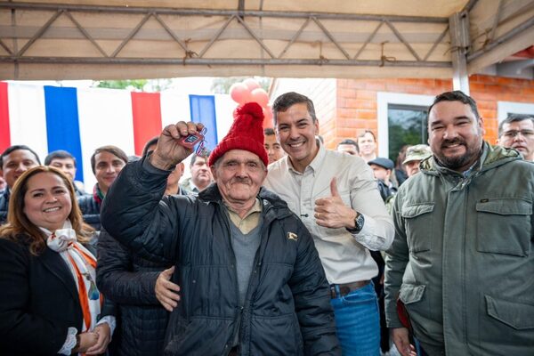 Gobierno entrega 104 viviendas sociales en Itá, Ypané y Limpio