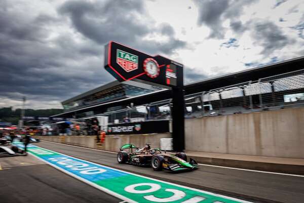 ¡Pepe Martí fue penalizado y Joshua Duerksen será segundo en la sprint! - ABC Motor - ABC Color