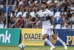 Versus / Otro más: Olimpia también le dice adiós a Lisandro López