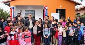 La Nación / Entregan 104 viviendas sociales en Central y anuncian más apoyo para la clase trabajadora