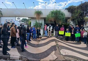 Asegurados de IPS de Saltos del Guairá se levantan contra intención de trasladar atención al Hospital Regional | DIARIO PRIMERA PLANA