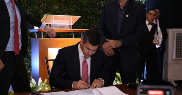Diario HOY | Peña oficializa el reajuste del salario mínimo desde este martes