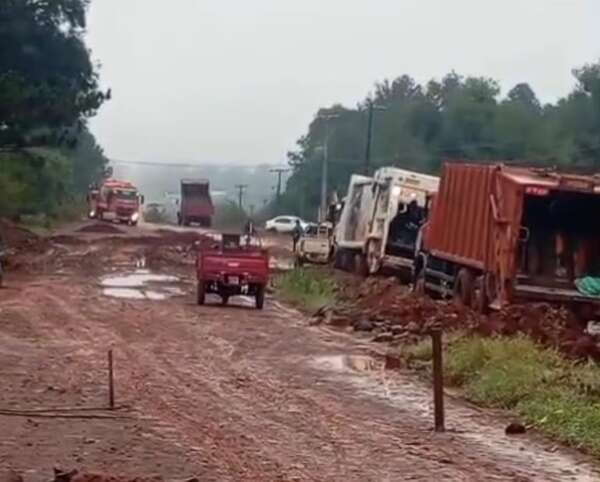 Vecinos del Km 12 de Ciudad del Este quedaron aislados por el mal estado de una calle - ABC en el Este - ABC Color