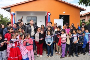 Gobierno entrega más de 100 viviendas sociales en Central - ADN Digital
