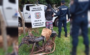 Aprehenden a hombre con orden de captura y le incautan una moto