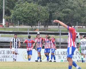 Pastoreo festeja en Villarrica y escala en la clasificación - Fútbol de Intermedia - ABC Color