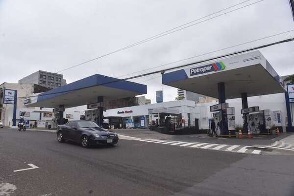 ¿Qué pasó con el gasoil emiratí? La pregunta que el titular de Petropar se niega a responder - Economía - ABC Color