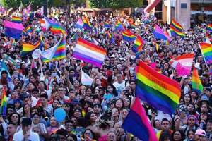 Marcha del orgullo LGBTQI+ no se suspende por lluvia: invitan a llevar paraguas de colores - Nacionales - ABC Color