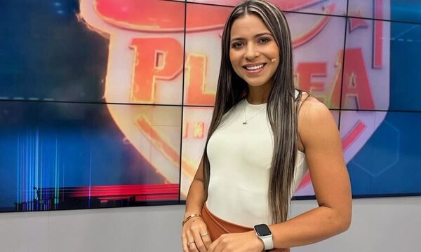 (VIDEO) ¿Panelista de TV apurada por un póra en su casa?
