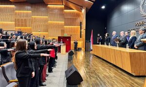 Juran 63 nuevos abogados ante el titular de la CSJ en Ciudad del Este