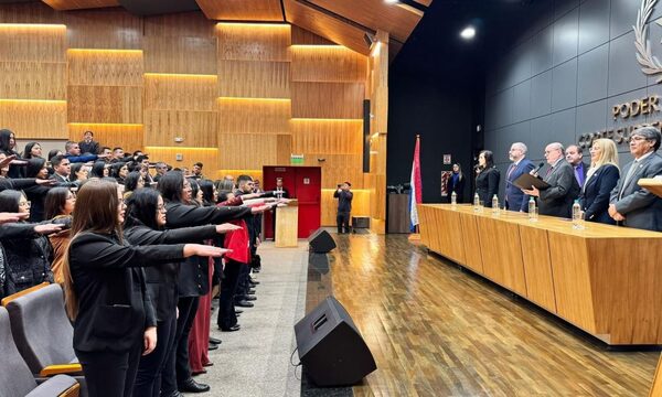 Juran 63 nuevos abogados ante el titular de la CSJ en Ciudad del Este