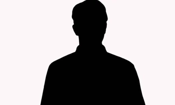 Famoso cantante declara su atracción por las “entidades no humanas”