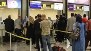 Irán reabre el espacio aéreo en centro y oeste del país, pero Teherán continúa cerrado