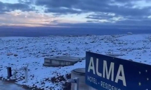Camioneros paraguayos atrapados por histórica nevada en el desierto de Atacama - OviedoPress