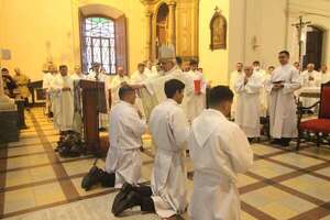 Cardenal Adalberto Martínez ordena a nuevos diáconos transitorios - Nacionales - ABC Color
