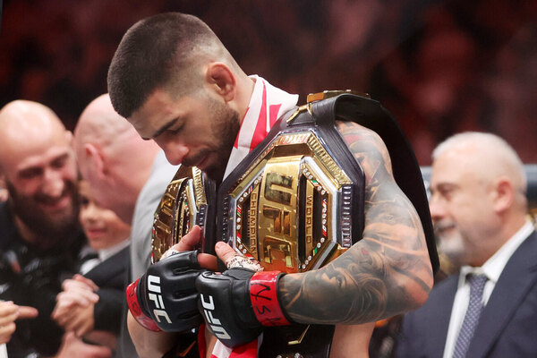 Versus / Topuria aplasta a Oliveira y es doble campeón de UFC