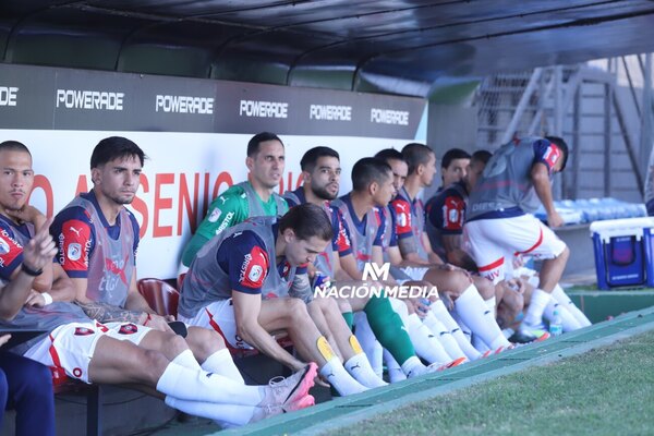 Versus / Guaraní sigue mirando hacia el patio de Cerro Porteño