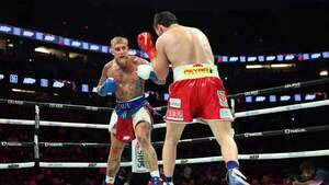 El 'youtuber' Jake Paul se impone por decisión unánime a Julio César Chávez Jr.