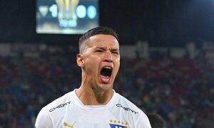 ¡Confirman la vuelta de Álex Arce al fútbol argentino!