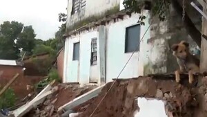 Susto en una vivienda de Asunción tras colapso de un muro de contención