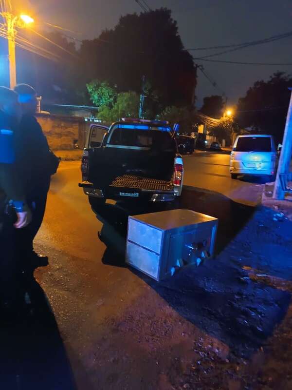 Recuperan caja fuerte robada tras persecución en avenida España - Policiales - ABC Color