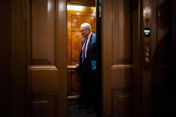 Los demócratas fuerzan la lectura pública del plan fiscal de Trump para retrasar su voto - Mundo - ABC Color