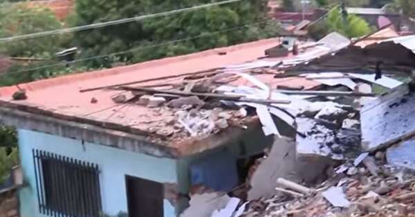 La Nación / Familia vivió momentos de terror porque muralla cayó sobre su casa
