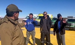 Rescatan a dos paraguayos y a un argentino atrapados por la nieve en el desierto de Atacama - OviedoPress