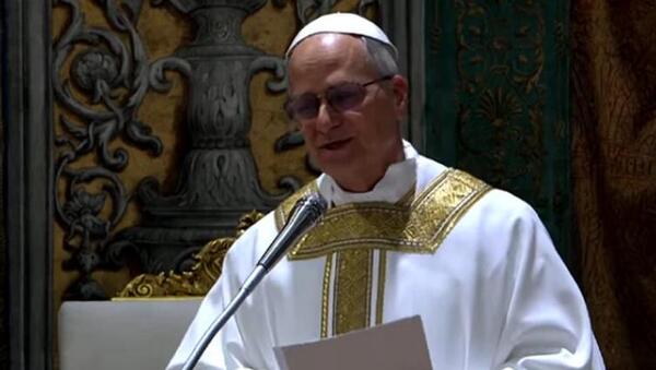 El Papa pide en el Ángelus seguir trabajando para llegar a la paz a través del diálogo
