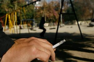 Francia prohíbe fumar al aire libre en zonas públicas como playas, parques y escuelas » San Lorenzo PY