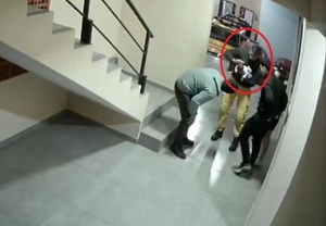 ¡Héroe! Bombero salva la vida a recién nacida que se estaba asfixiando | Unicanal