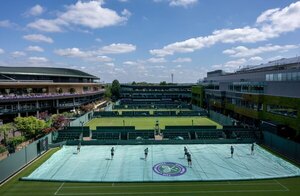 Versus / El difícil arte de jugar al tenis en el césped de Wimbledon