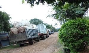 Vecinos denuncian caos vial por recicladora que ocupa calle frente a escuela en San Isidro - OviedoPress