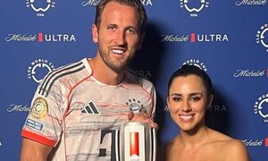 ¡Mañami! Influencer paraguaya entregó la copa de mejor jugador a Harry Kane!