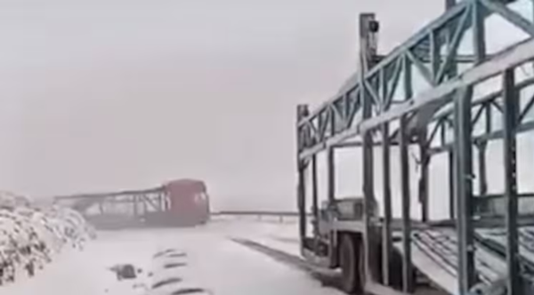Rescatan a camioneros paraguayos varados en la nieve en Chile