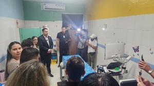 Hospital Acosta Ñu recibe ecógrafo donado por congregación