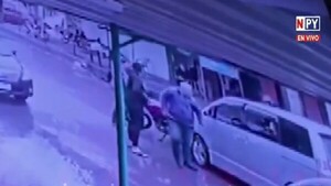 Cobarde golpiza a motociclista de plataformas en Ñemby